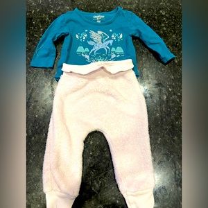 Lot of 2 6-9 Month Baby Girl Clothes- OshKosh pegasus and First Impressions